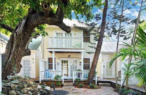 Key West Historic District Cottage | Tranquility by Avantstay Close to Duval St w/BBQ & Shared Pool