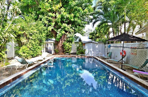 Key West Historic District Cottage | Tranquility by Avantstay Close to Duval St w/BBQ & Shared Pool