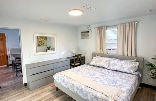 Venice Gardens House | Travelers Nook close to Venice Beach!