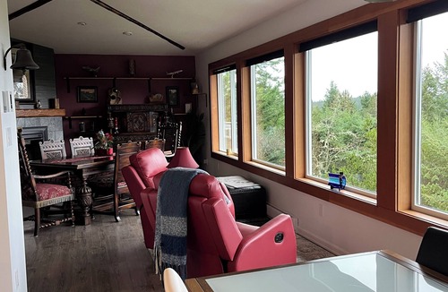 Regional District of Nanaimo House | Tree house in Nanoose Bay. Above the trees take in spectacular coastal views!