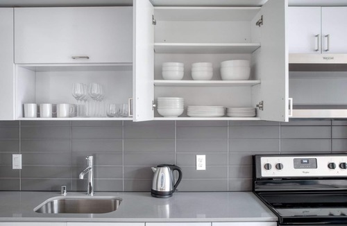 Wilburton Apartment | Trendy Bellevue Studio w/Gym & Lounge, nr Shopping, by Blueground
