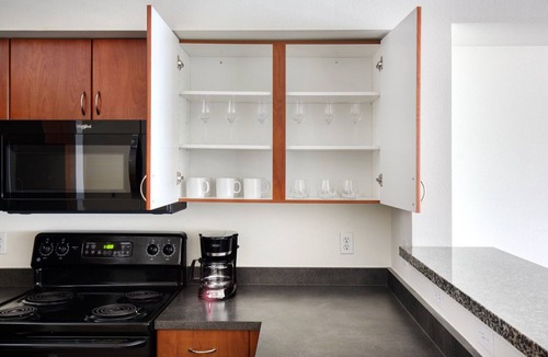 West Bellevue Apartment | Trendy Downtown Bellevue 1BR w/W/D & Storage, near Shops, by Blueground