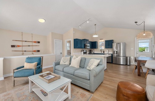 Kill Devil Hills Cottage | Tres Del Mar | Walk to Beach, Hot Tub, Fire Pit