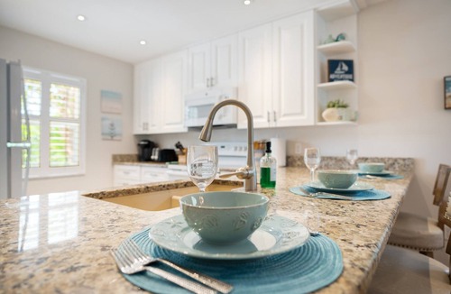 South Sarasota House | Tropical Breeze: Renovation Sleeps 16 Hot tub Pool