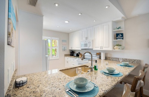 South Sarasota House | Tropical Breeze: Renovation Sleeps 16 Hot tub Pool