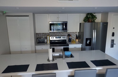 New Town Condo | Tropical Escape at Sunrise