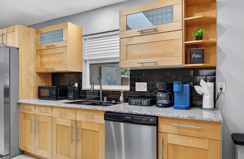 Sarasota Springs House | Tropical Family Retreat with Heated Pool, Jacuzzi, Mini Golf