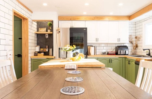 Waterloo House | Tropical & Modern Family Duplex