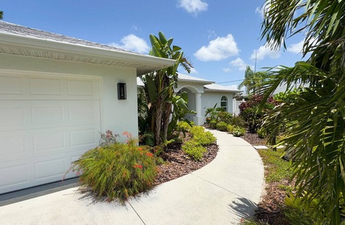 Englewood East Villa | Tropical Paradise Retreat – Minutes from Beaches