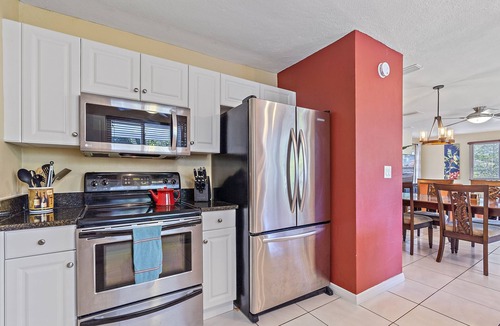 Indian Beach Sapphire Shores House | Tropical Retreat w/charming garden near downtown.