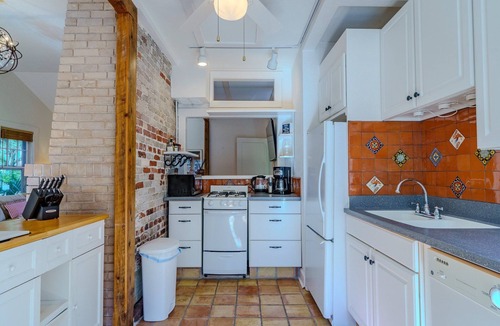 Indian Beach Sapphire Shores House | Tropical Sarasota Retreat - 2 Historic Bay Homes - 4 BR Total
