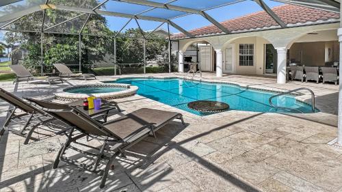 Cape Coral Villa | Tropicana - PoolSpa large south Terrace Boatlift