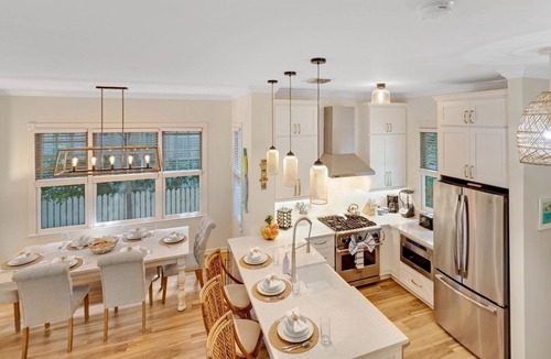 Bahama Village House | *TRUMAN’S TROVE @ THE ANNEX* Private Home & Pool + LAST KEY SERVICES…