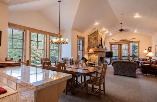 Downtown Park City Condo | Two Blocks from Park City Mountain Resorts -Town Pointe A 301