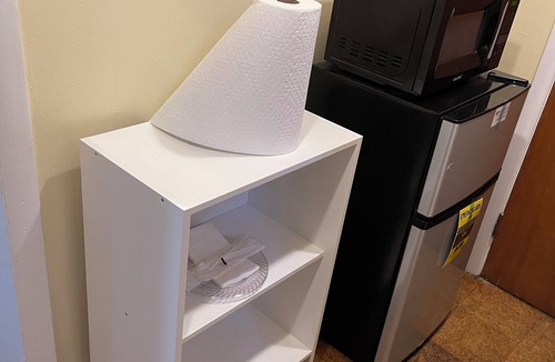 Silver Spring House | Two DB Beds Room, Bathroom, Shower, Fridge, MW, TV, Wifi - 66 night 1st guest.