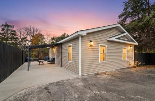 Centreville House | Two Dulles homes 1 price sleeps 16 w/EV parking