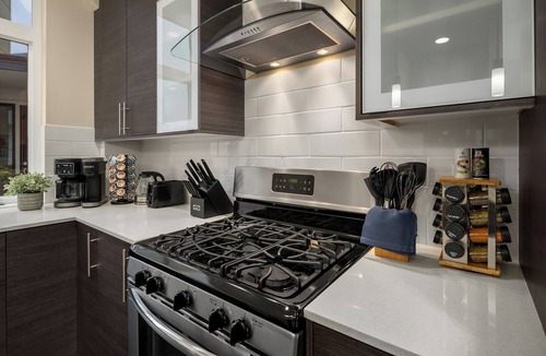Alki House | Ultimate Alki Experience - Beach, Views & Vibes
