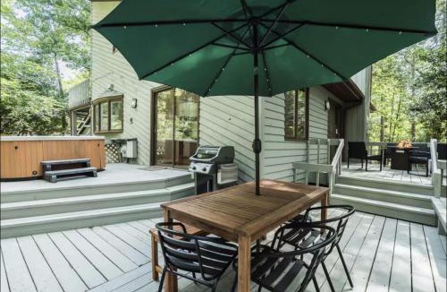 Chapel Hill House | UNC Game Day Retreat, Hot Tub, Near Stadium and Franklin St