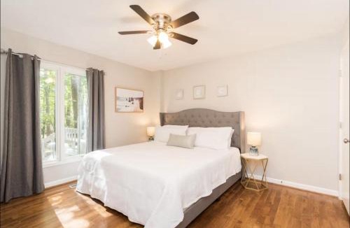 Chapel Hill House | UNC Game Day Retreat, Hot Tub, Near Stadium and Franklin St