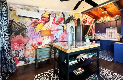 Surfside Beach Apartment | Unique charming coastal cottage