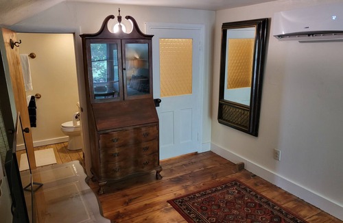 Frederick House | Unique & Comfy Tower Suite in the Manor House!