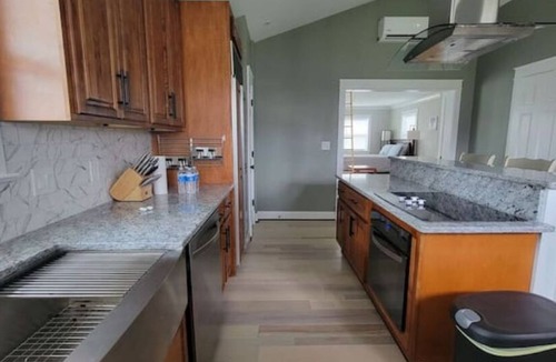 Silver Spring House | Unique Tiny House Studio [With Chickens] Near I-95, FDA, DC, VA