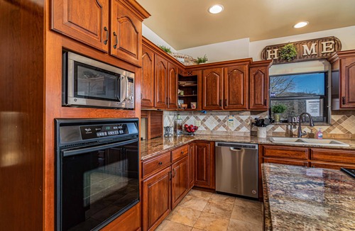 Ridgedale House | Unwind at Ozark Outdoor! Nestled in Nature-Pvt Firepit & Hot Tub-Near Big Cedar Cozy