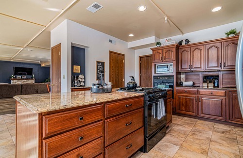 Ridgedale House | Unwind at Ozark Outdoor! Nestled in Nature-Pvt Firepit & Hot Tub-Near Big Cedar Cozy