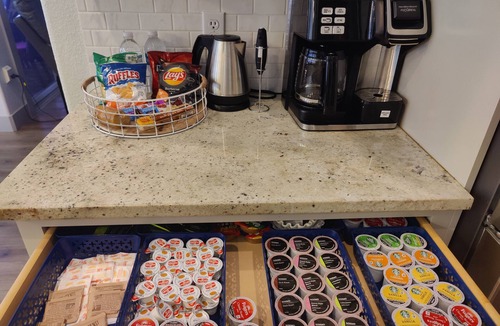 Laurel House | Updated Clean Spacious 3/2. Sleep12. 6 Minutes to Nokomis Beach. Pet friendly.