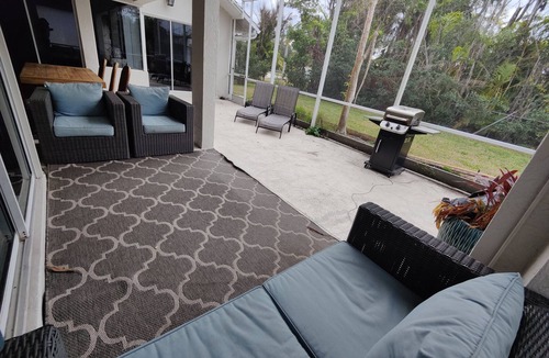 Laurel House | Updated Clean Spacious 3/2. Sleep12. 6 Minutes to Nokomis Beach. Pet friendly.