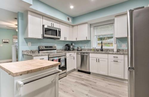 Rose Haven House | Updated North Beach Cottage: Pet Friendly!