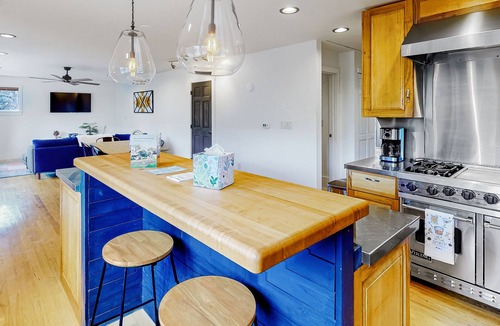 Hermosa Apartment | Upper apartment with deluxe kitchen, private W/D, & great location