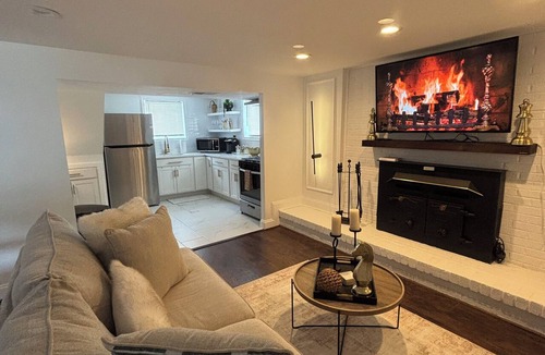 Marley House | Upscale Escape with Private Garden-Perfect for Relax & Intimate Moments