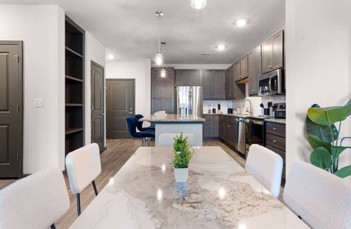 North Raleigh Apartment | Upscale King 5 Bed Suite—in North Raleigh!