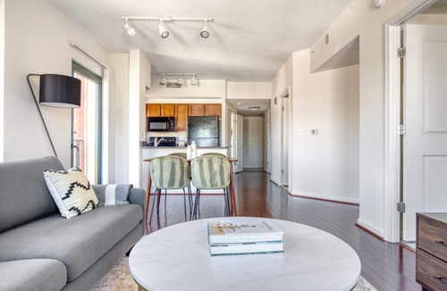 Logan Circle Apartment | Upscale Logan Circle 2BR w/Gym, W/D & Pool, walk to bars, by Blueground