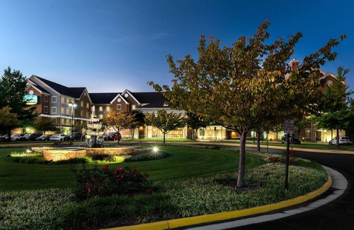 Chantilly Condo | Upscale Suite Near IAD | Free Breakfast + Shuttle to Airport + Corporate Area