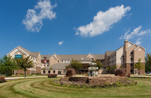 Chantilly Condo | Upscale Suite Near IAD | Free Breakfast + Shuttle to Airport + Corporate Area