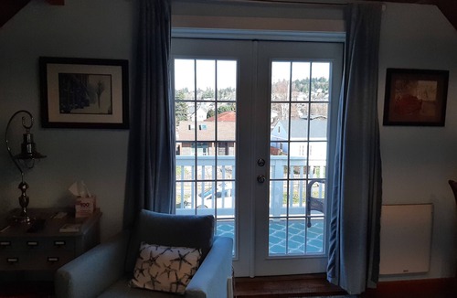 Alki House | UPSTAIRS Apt, Alki beach, historic, UPSTAIRS, Newly rebuilt, AC, W/D, fast wifi