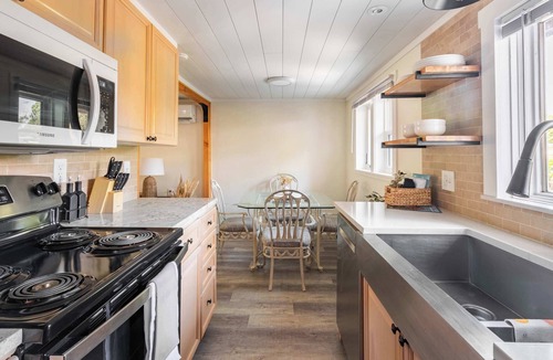 Depot Bench Apartment | Uptown 1 Bedroom Flat Near the Boise Train Depot