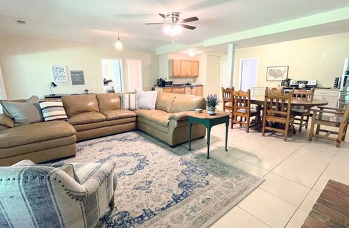 West Springfield Apartment | Urban Oasis I Large 2bd/1ba I Surrounded by Nature I 30 mins to DC