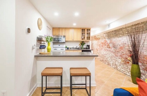 H Street Corridor Apartment | Urban Retreat in Capitol Hill – Stylish & Serene One-Bedroom Apartment