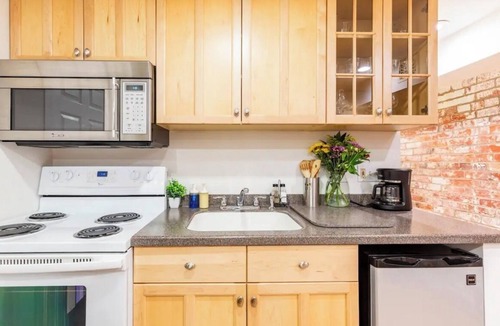 H Street Corridor Apartment | Urban Retreat in Capitol Hill – Stylish & Serene One-Bedroom Apartment