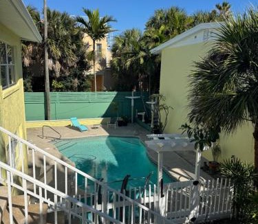 Parsuns To Cocoa Beach House | Vacation hideaway cozy studio across the beach E