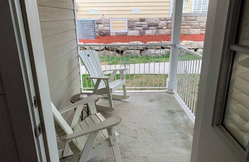 Branson Cottage | Vacation Time! 2BDR family cottage in Stormy Point Village Resort.