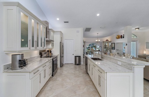 Pelican Villa | Vacation Villa - Cape Coral - Canal - Pool - Spa - Southern Exposure