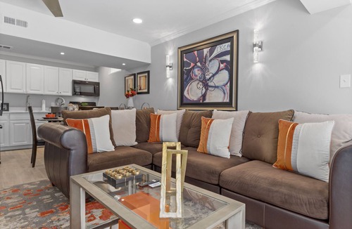 Waldorf House | Valencia Royale ~ Luxe 2BR Private Suite ~ MGM, National Harbor, DC MD VA