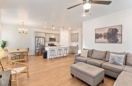 Saratoga Springs Villa | Velvet Springs Retreat | Pool+Gym | Near Utah Lake