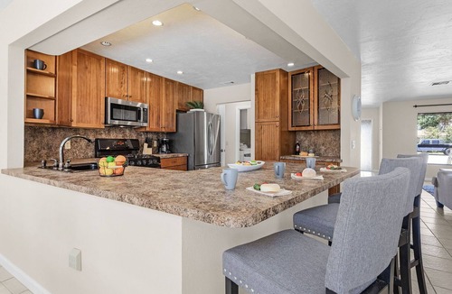 Venice East House | Venice Oasis: Heated pool, fast wi-fi & pets OK!