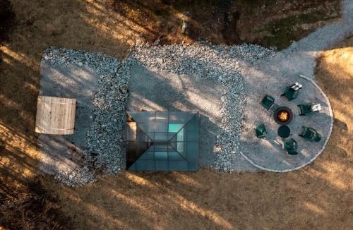 Jamaica Ski Chalet | Vermont A-Frame Sleeps10, Hot Tub, Sauna, EV, AC