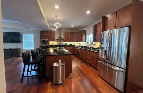 West Falls Church House | Very big house 15 mins to DC, 25 Dulles Airport 10 bedrooms/6 baths